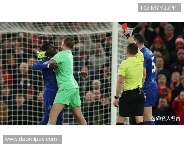 友谊赛精彩对决巴黎圣日耳曼险胜曼联红牌事件引发全场热议