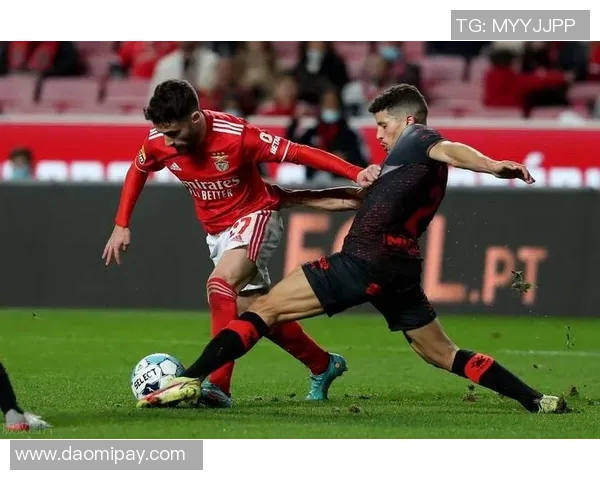 欧联杯波尔图大胜AC米兰五球狂潮引发全场热烈反响分析