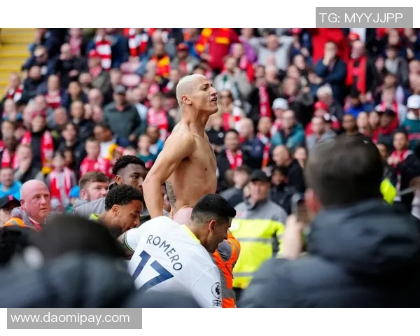 英超焦点战波尔图大胜热刺补时进球引发全场狂欢