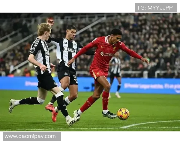 英超激战：多特蒙德与曼联互交白卷精彩瞬间引发全场热议