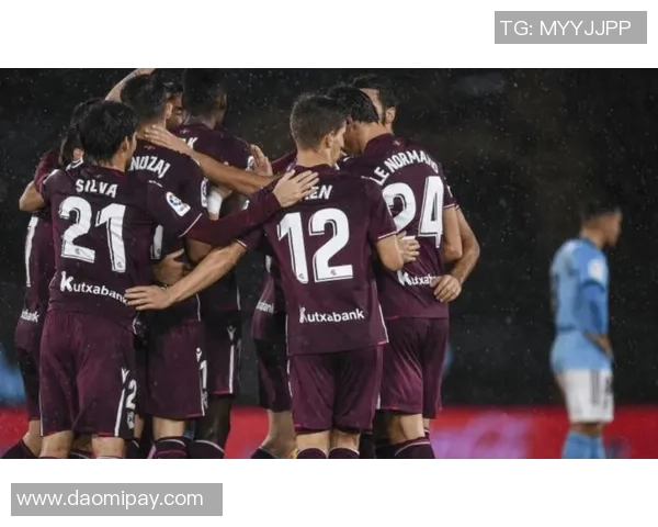 西甲激战利物浦与那不勒斯握手言和红牌争议引发全场热议