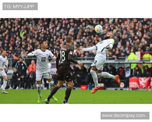 意甲激战：多特蒙德逆转莱比锡红牌争议引发全场热议与数据分析